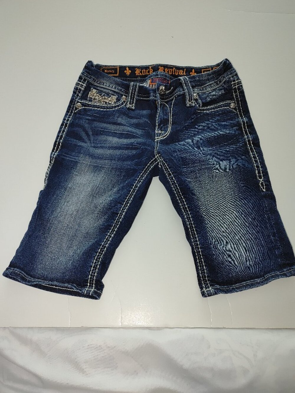 ROCK REVIVAL Woman's Low Rise Bermuda Shorts Size 26 Pre-owned